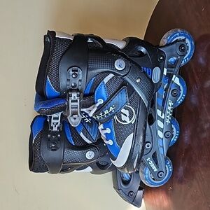 Ultra Wheels‎ Kids Roller blade blue black size adjustable 1-4